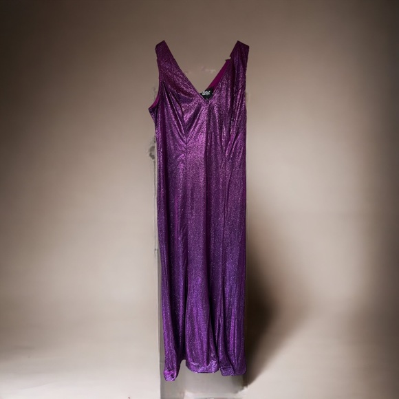 Lovely Grace Formal Cocktail Dress. Exquisite and Sophisticated. Hem To size. - Picture 3 of 8